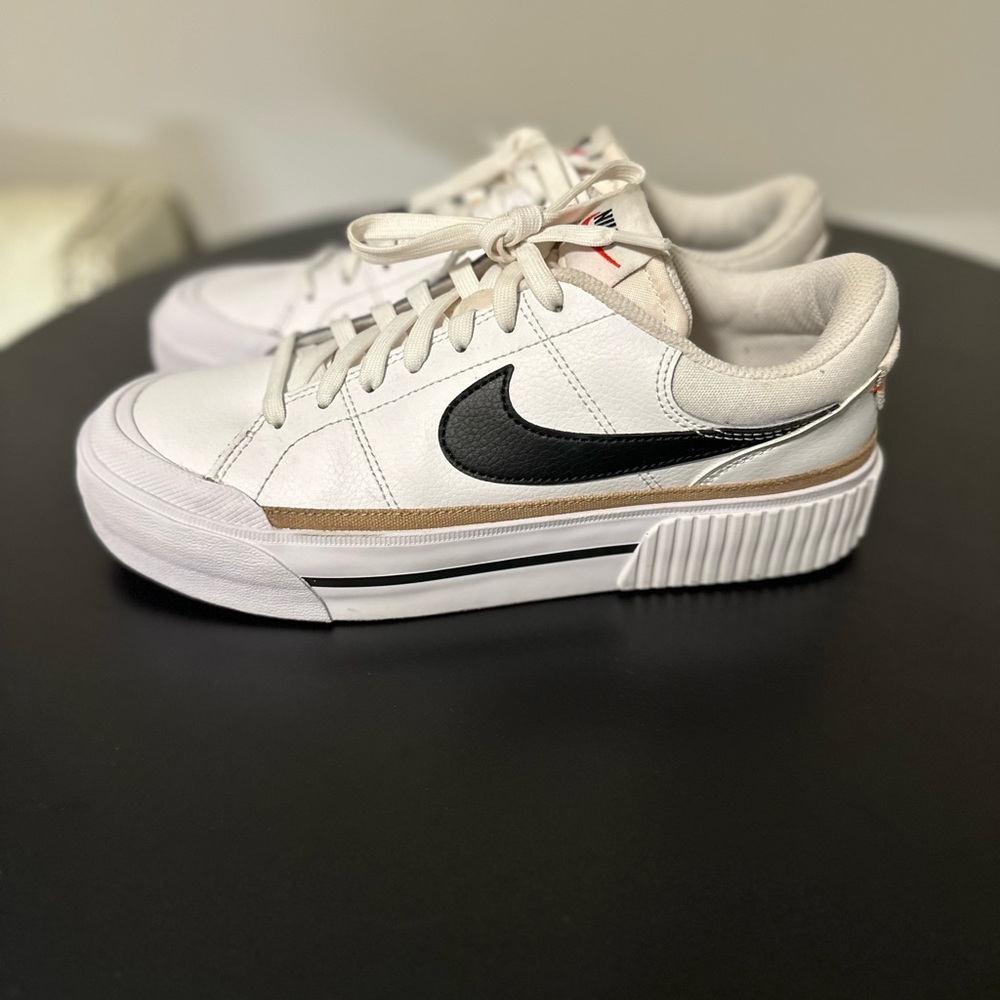 Nike White and Black Low-Top Sneakers